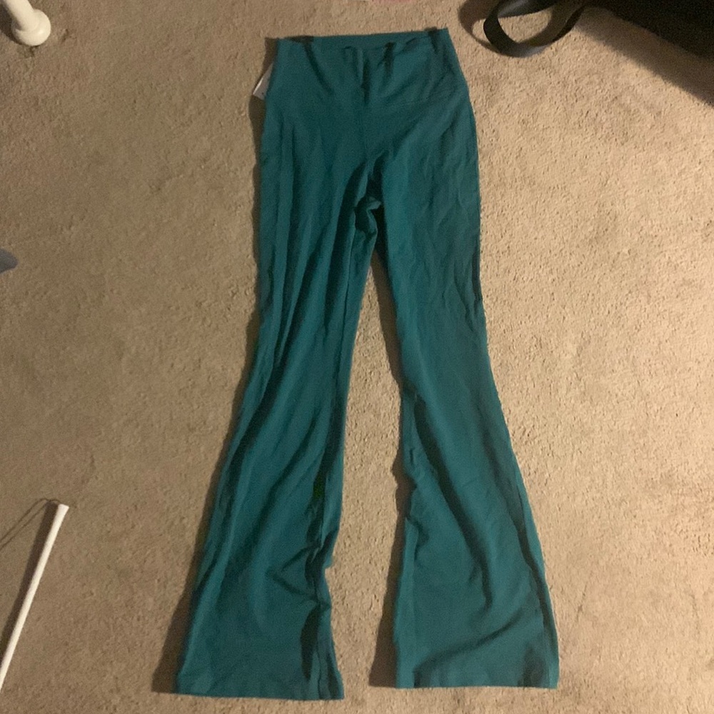 Aritzia TnaCHILL HI-RISE Atmosphere Flare Leggings
